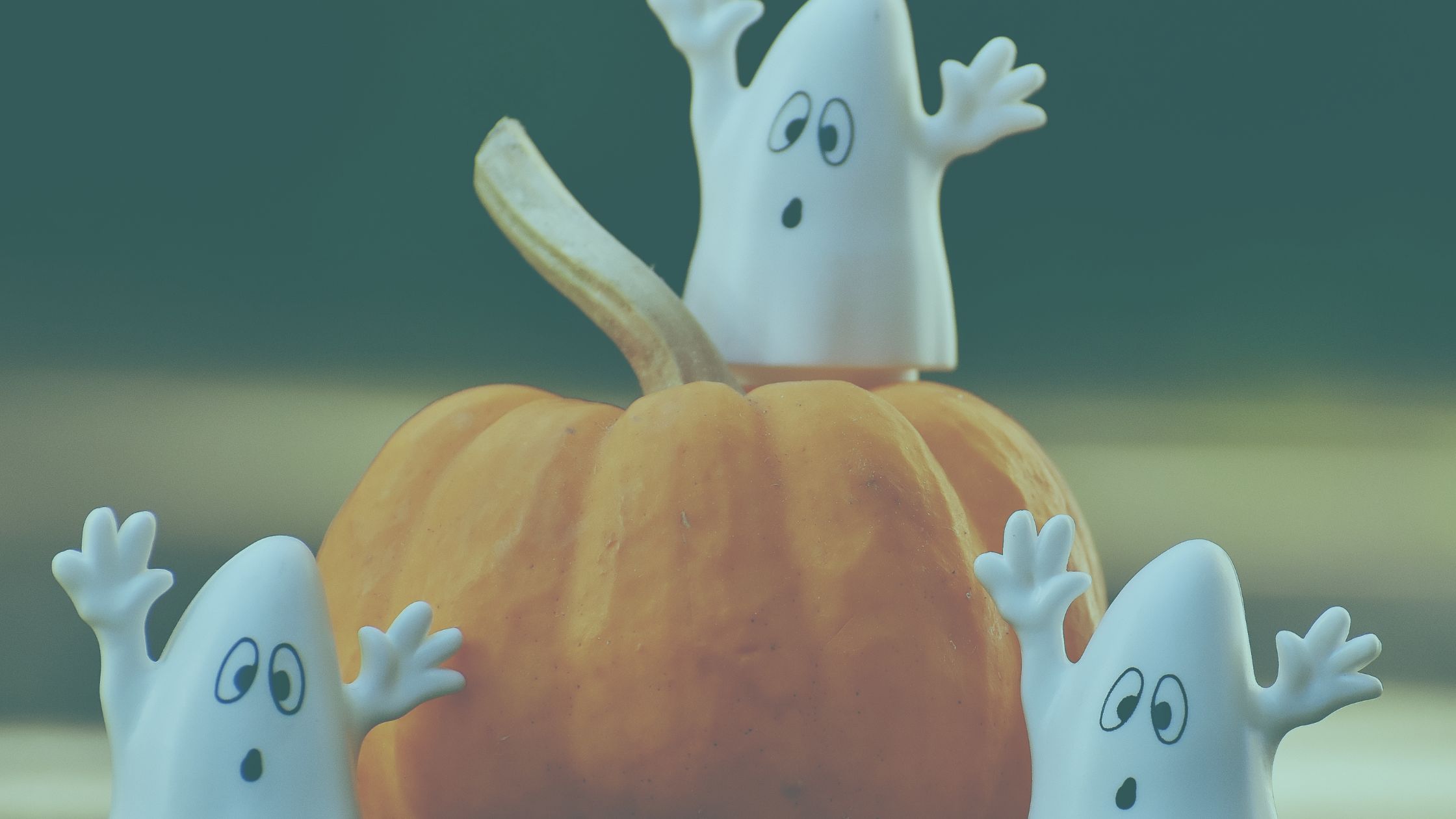 Halloween Fun for Long-Distance Grandparents: Games, Texts, and Connection Ideas for Every Age